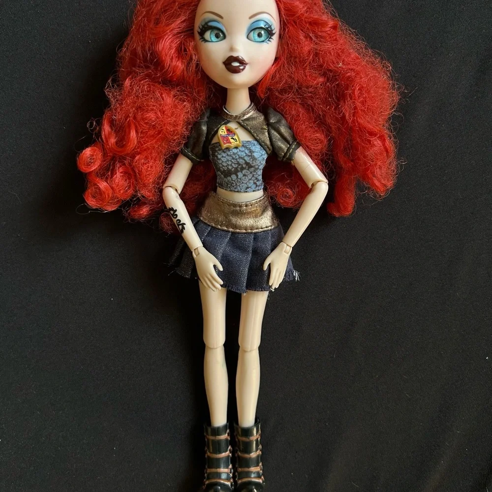 Bratz Bratzillaz Glam Gets Wicked Meygana Broomstix Doll* MGA Entertainment 2012 - Picture 6 of 6